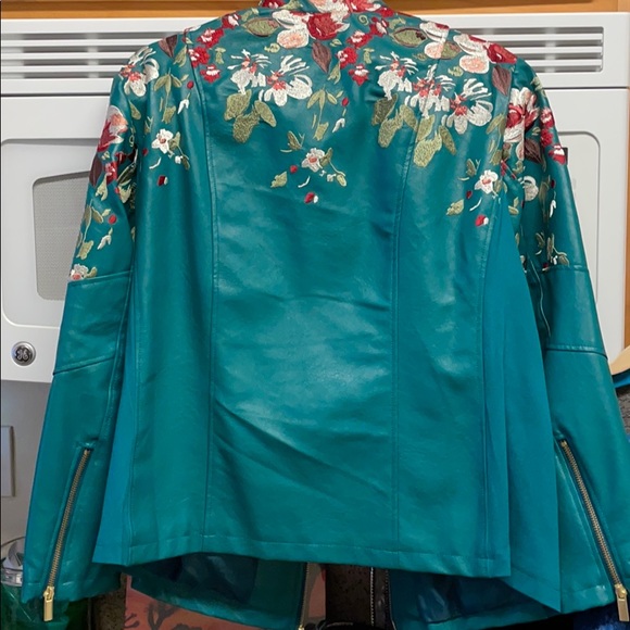 Embroidered green leather jacket - Picture 2 of 2